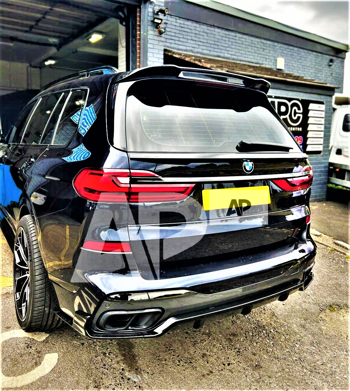 BMW M Sport Performance X7 G07 X7M SUV Gloss Black Rear Roof Spoiler 2 –  Auto Perfectionists UK